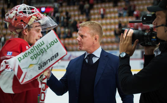 Niklas Wikegård, C More, intervjuar Timrås målvakt
