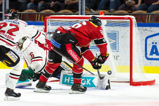 Luleås Emil Larsson gör 1-0