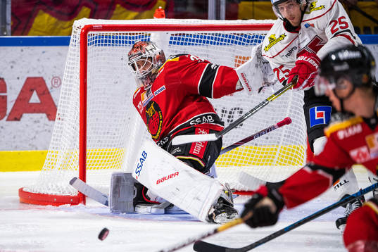 Luleås målvakt Joel Lassinatti och Örebros Anton Hedman