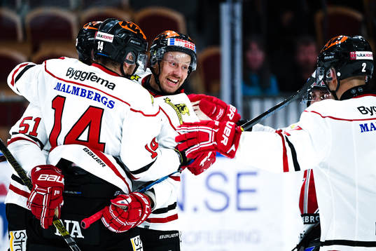 Örebros Marcus Weinstock jublar med Kristian Näkyvä
