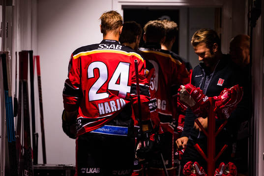 Luleås Johan Harju rygg i spelargången