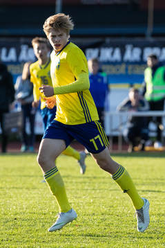Sveriges Kristoffer Krebs i landskampen i fotboll mellan