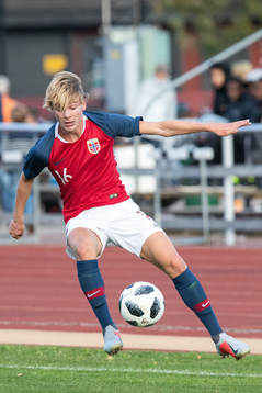 Norges Kristian Bernt Torgersen  i landskampen i fotboll