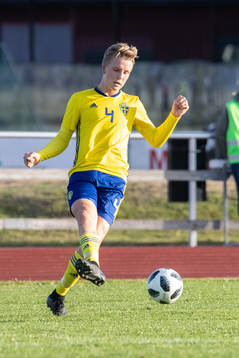 Sveriges Casper Widell i landskampen i fotboll mellan