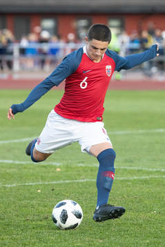 Norges Christof Zafeiris  i landskampen i fotboll mellan