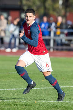 Norges Christof Zafeiris  i landskampen i fotboll mellan
