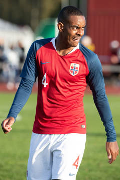 Norges Daniel Kubrom Hamde i landskampen i fotboll mellan
