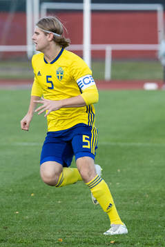 Sveriges Robin Glavak i landskampen i fotboll mellan