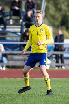 Sveriges Casper Widell  i landskampen i fotboll mellan