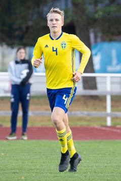 Sveriges Casper Widell  i landskampen i fotboll mellan