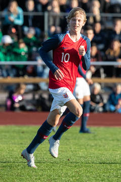 Norges Odin Thiago Holm i landskampen i fotboll mellan