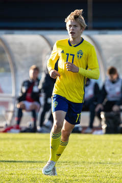 Sveriges Kristoffer Krebs i landskampen i fotboll mellan