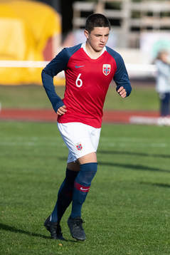 Norges Christof Zafeiris  i landskampen i fotboll mellan