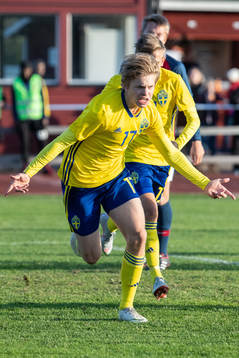 Sveriges Kristoffer Krebs i landskampen i fotboll mellan