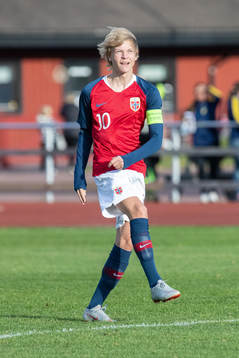 Norges  Odin Thiago Holm  i landskampen i fotboll mellan