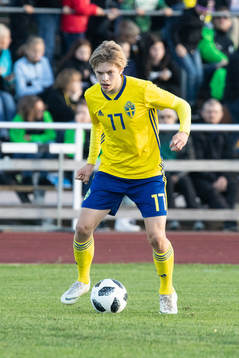 Sveriges Kristoffer Krebs i landskampen i fotboll mellan