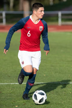 Norges Christof Zafeiris  i landskampen i fotboll mellan