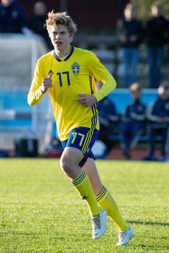 Sveriges Kristoffer Krebs i landskampen i fotboll mellan