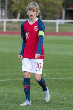 Norges Odin Thiago Holm  i landskampen i fotboll mellan