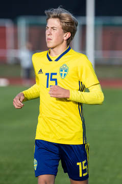 Sveriges Holger Olsson i landskampen i fotboll mellan