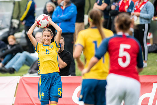 Sveriges Nellie Nygren med ett inkast