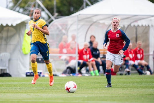 Sveriges Alexandra Callixte och Norges Sara B Tønnessen