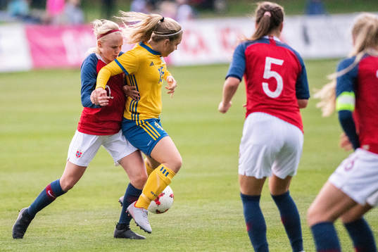 Sveriges Vendela Dreifaldt i tuff närkamp med Norges Sara