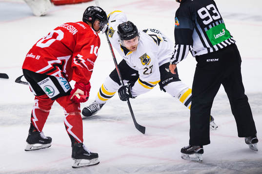 Vita Hästens Jesper Samuelsson och Panterns Alexander