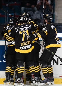 s Alexander Deilert och Johan Larsson jublar