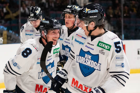 Karlskogas Linus Rotbakken och Fredrik Forsberg jublar