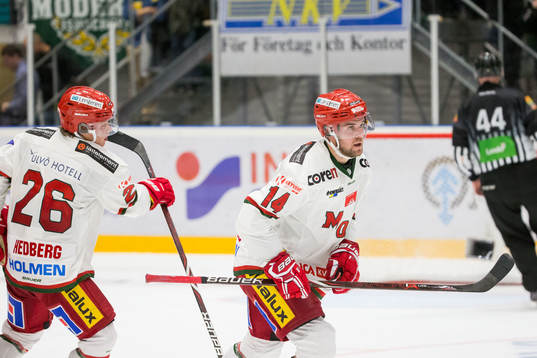 Modos Henrik Björklund jublar