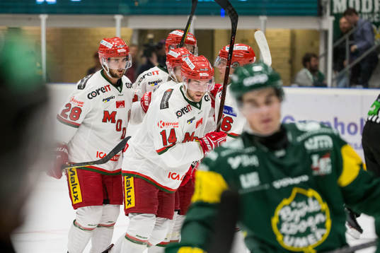 Modos Henrik Björklund jublar