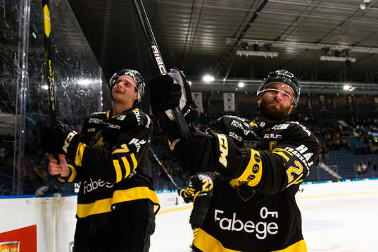 s Filip Windlert och Christian Sandberg tackar publiken