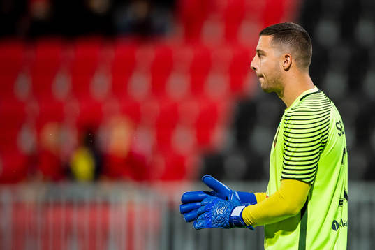 Brommapojkarnas målvakt Nikola Petric  jublar