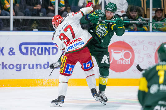 Modos Tobias Enström tacklar Björklövens Alexander