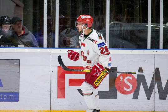Modos Johan Eriksson jublar