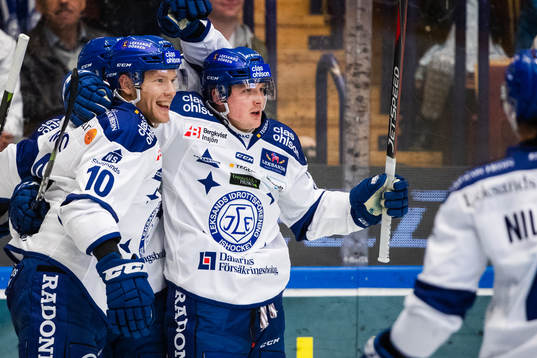 Leksands målskytt Tor Immo och Johan Porsberger jublar