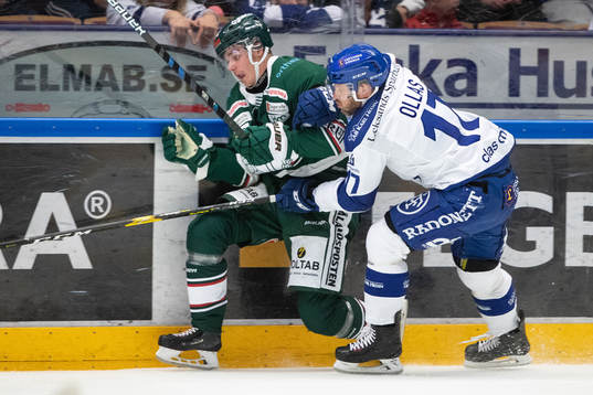Leksands Jesper Ollas  i ishockeymatchen i