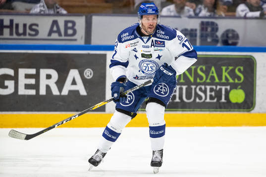 Leksands Jesper Ollas  i ishockeymatchen i