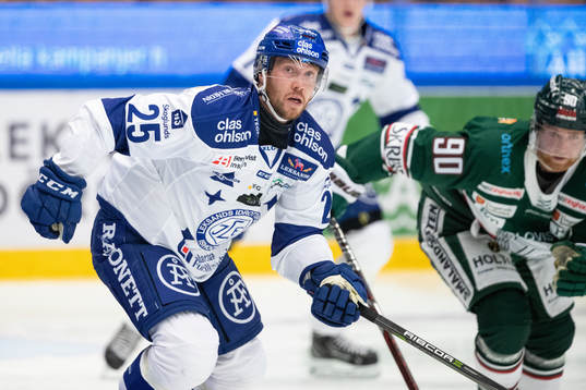 Leksands Linus Persson   i ishockeymatchen i