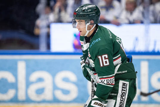 Tingsryds Mark Macmillan  i ishockeymatchen i