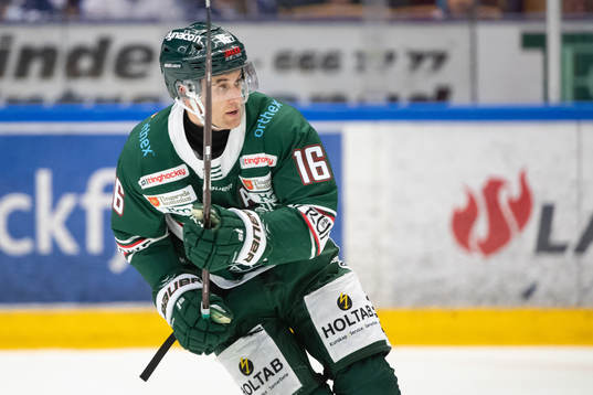 Tingsryds Mark Macmillan  i ishockeymatchen i