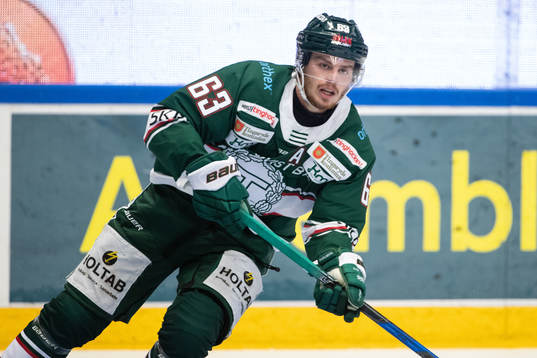 Tingsryds Daniel Öhrn  i ishockeymatchen i