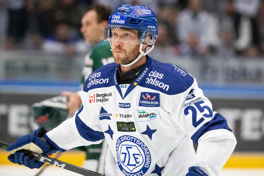 Leksands Linus Persson   i ishockeymatchen i