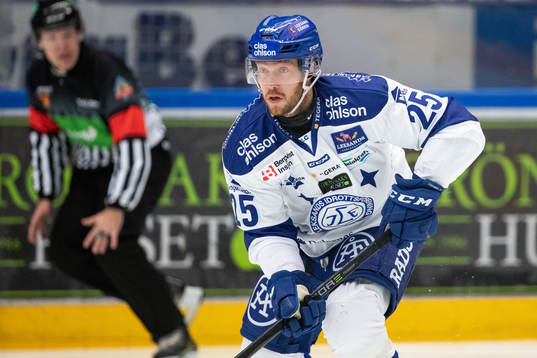 Leksands Linus Persson   i ishockeymatchen i