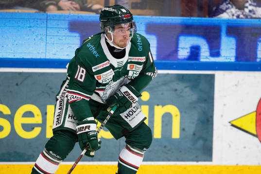 Tingsryds Max Novak  i ishockeymatchen i Hockeyallsvenskan