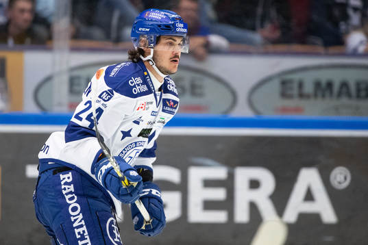 Leksands Thomas Valkvæ Olsen   i ishockeymatchen i