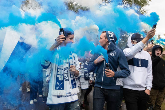 Leksands Superstars på vår till ishockeymatchen i