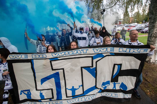 Leksands Superstars på vår till ishockeymatchen i