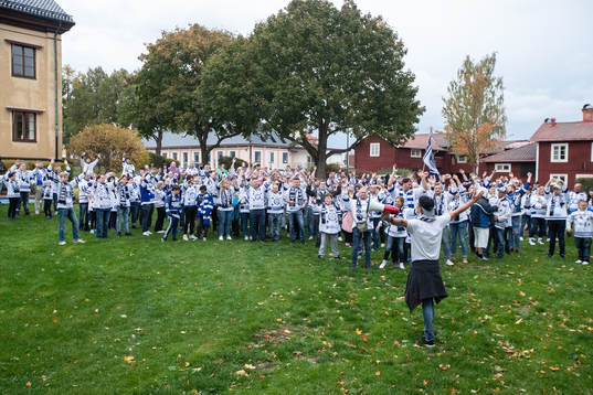 Leksands Superstars samlas  innan ishockeymatchen i